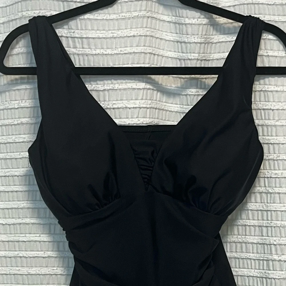 Lands' End Classic black slimming One Piece - Picture 4 of 5